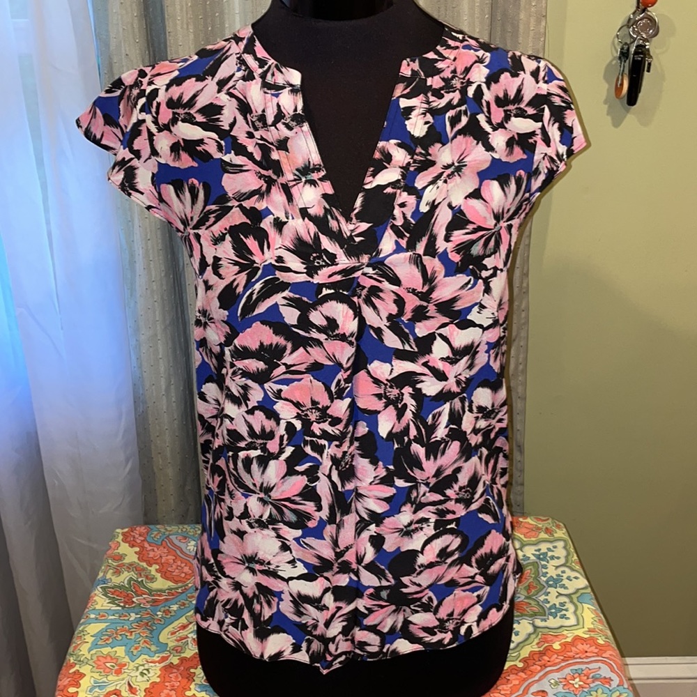 J Crew 100% Silk Flutter Sleeve Floral Top 🌺